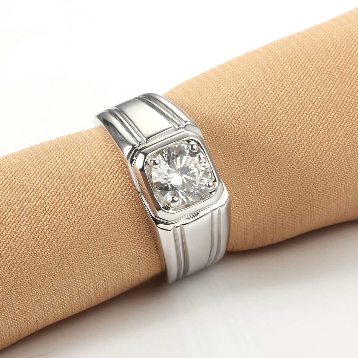 MOISSANITE GLOW